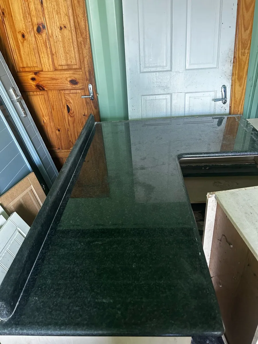 Kitchen units - Image 1