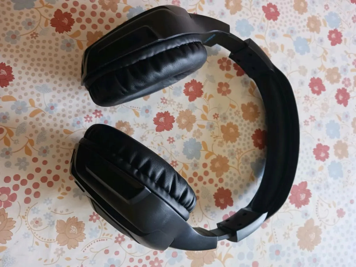 Gaming headset with removable microphone - Image 4