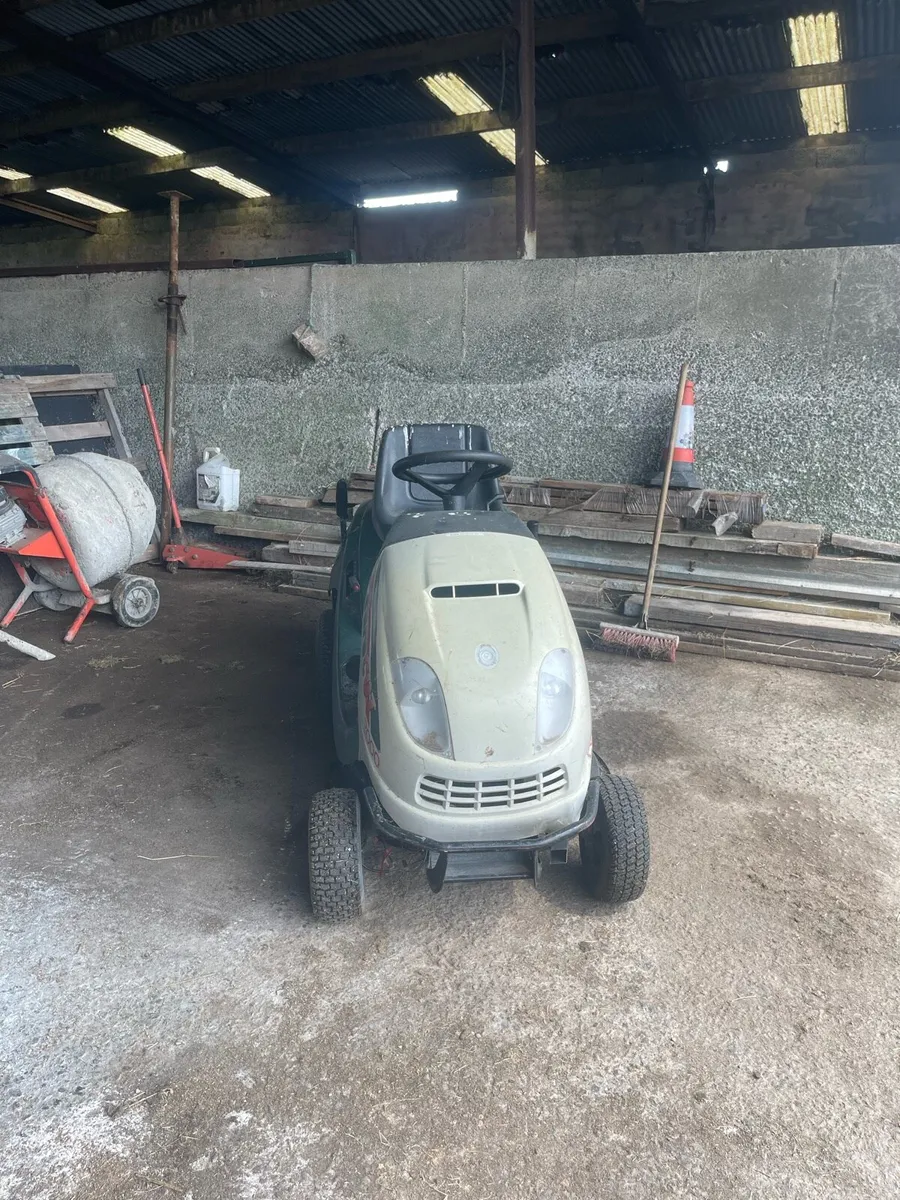 Ride on lawn mower - Image 1