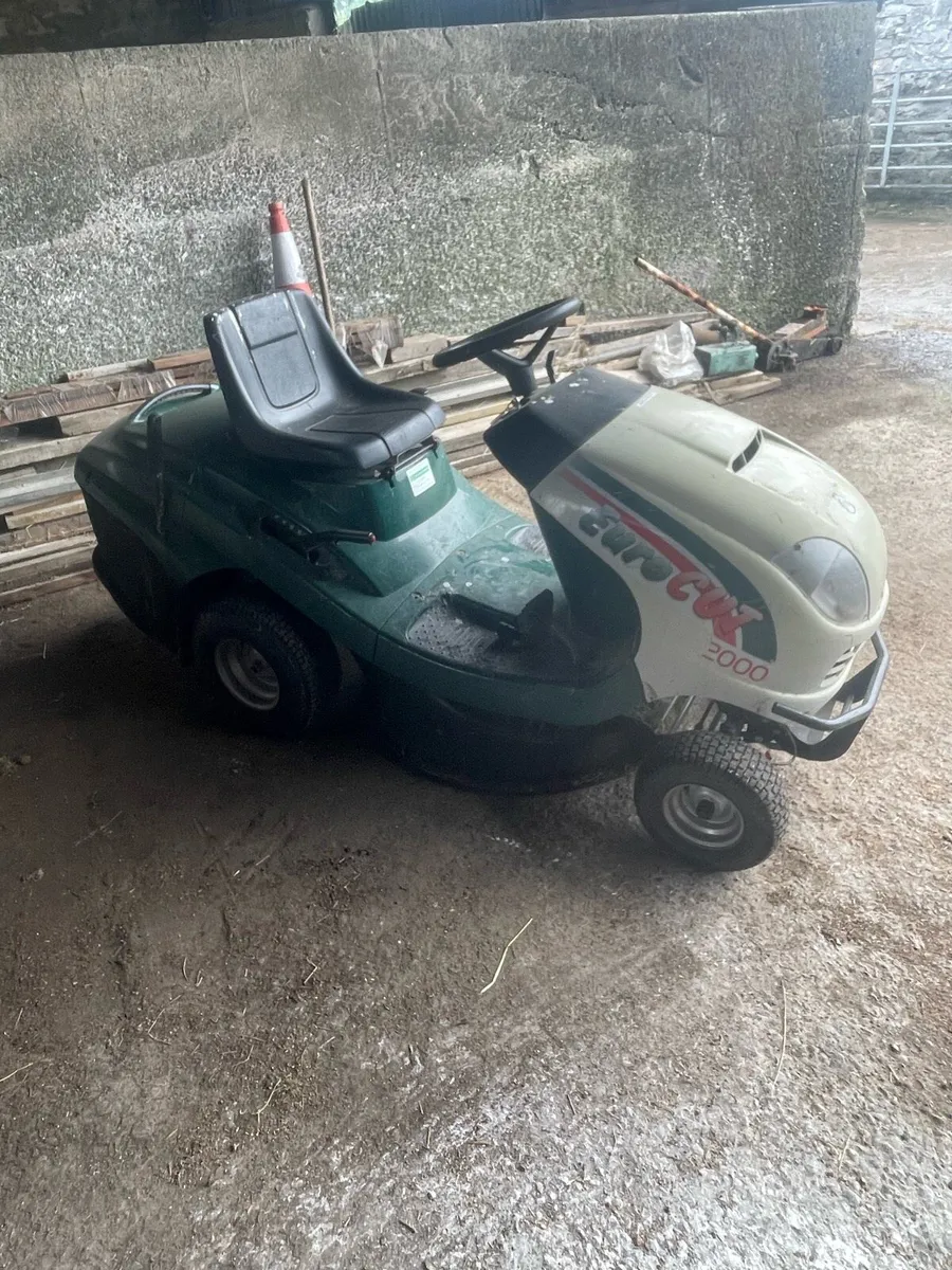 Ride on lawn mower - Image 2