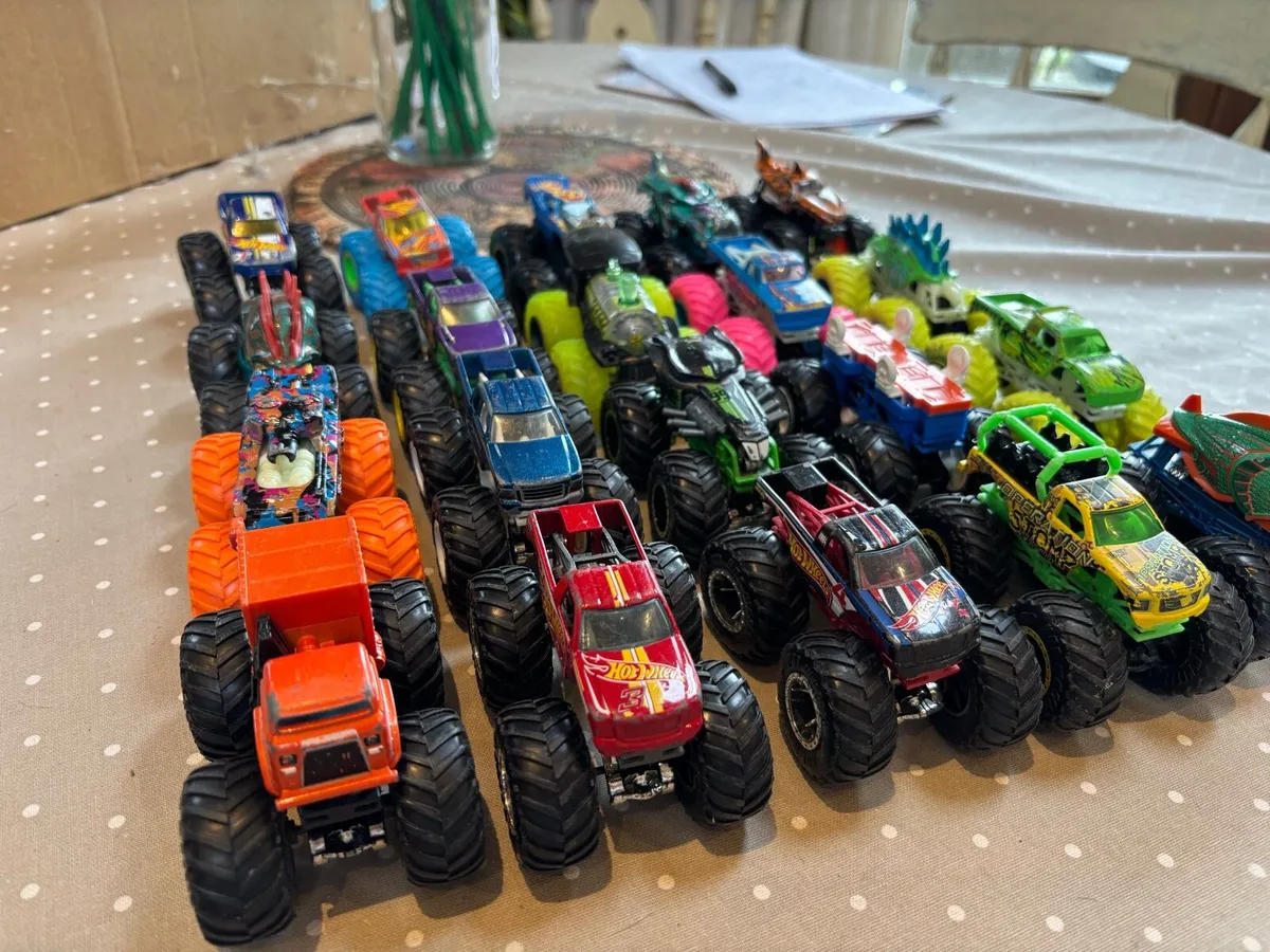 Hot Wheels Monster Trucks - Image 2