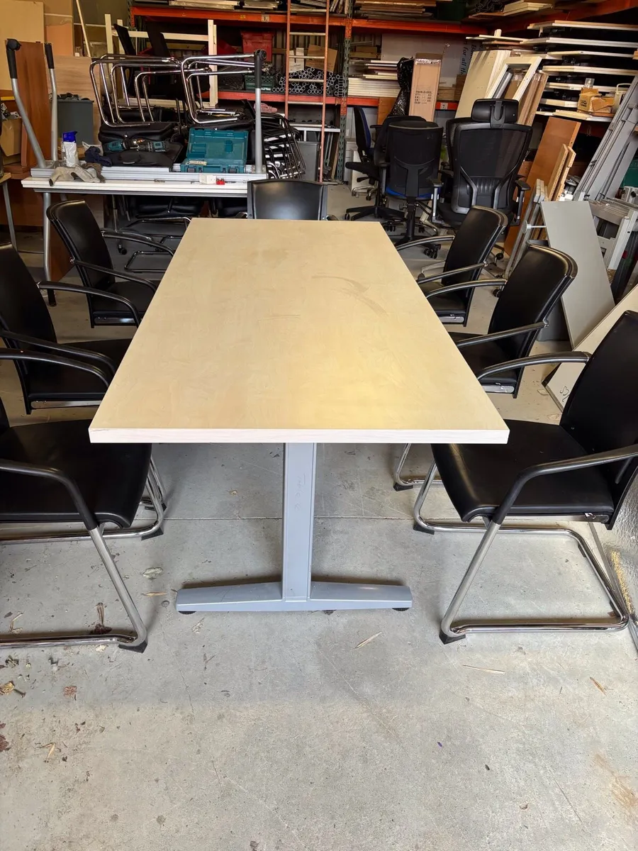 Conference table and chairs - Image 1