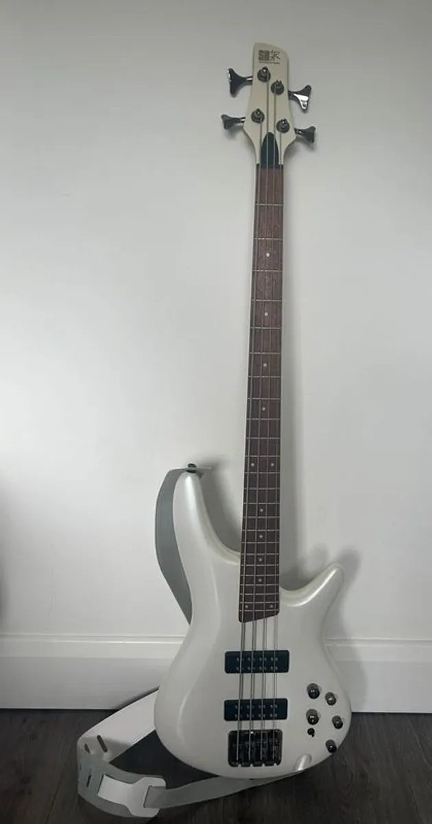 Pearl White Electric Bass & Amp - Image 2