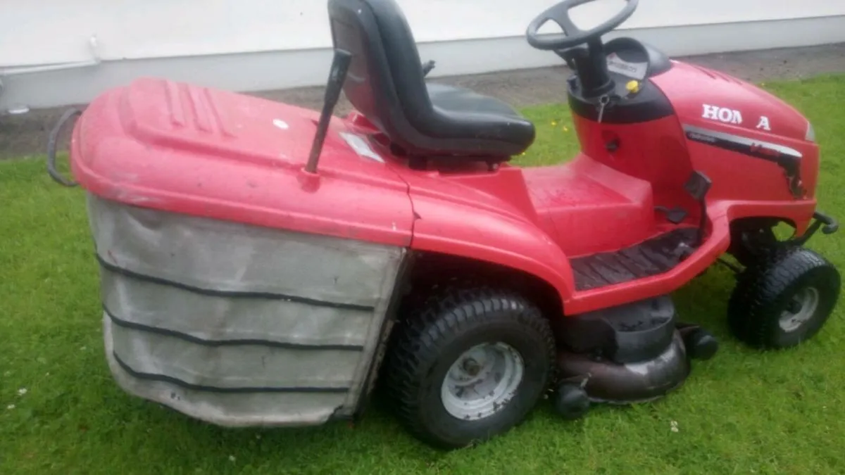 HONDA HYDROSTATIC MOWER - Image 1