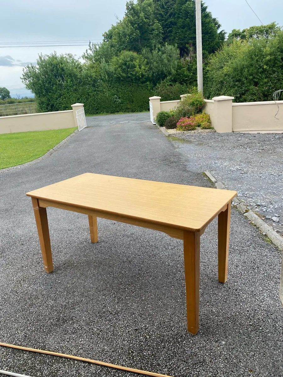 Kitchen table - Image 1