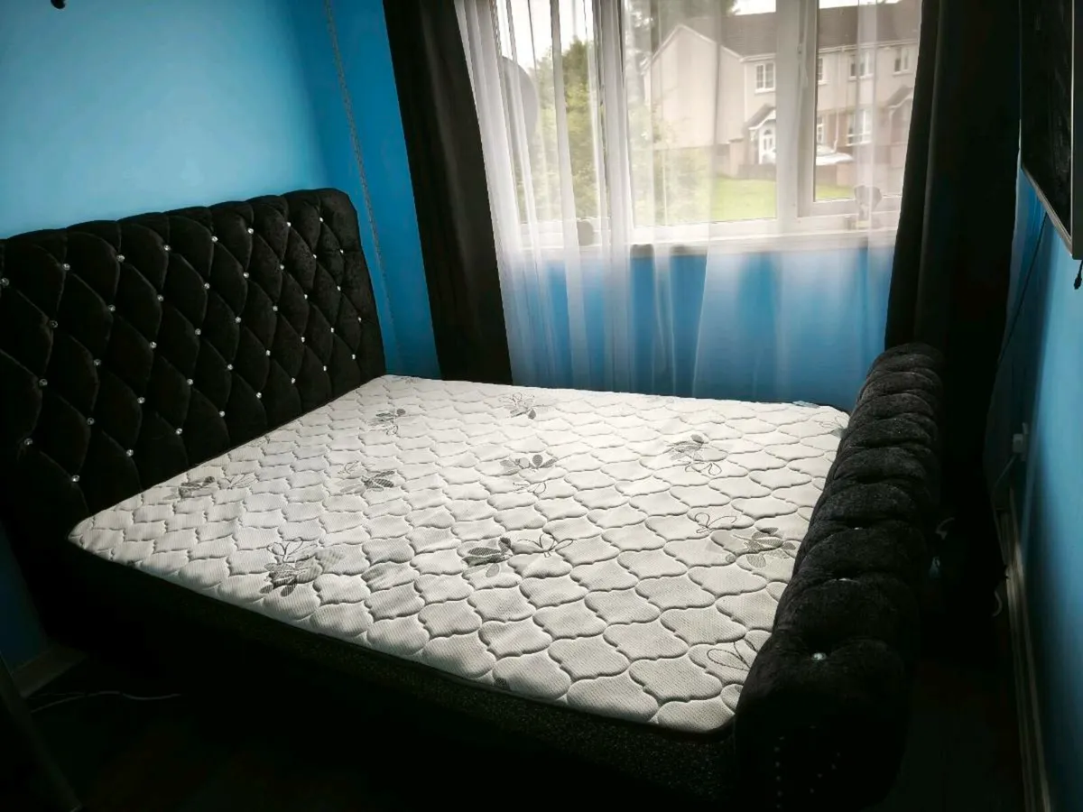Double bed - Image 2