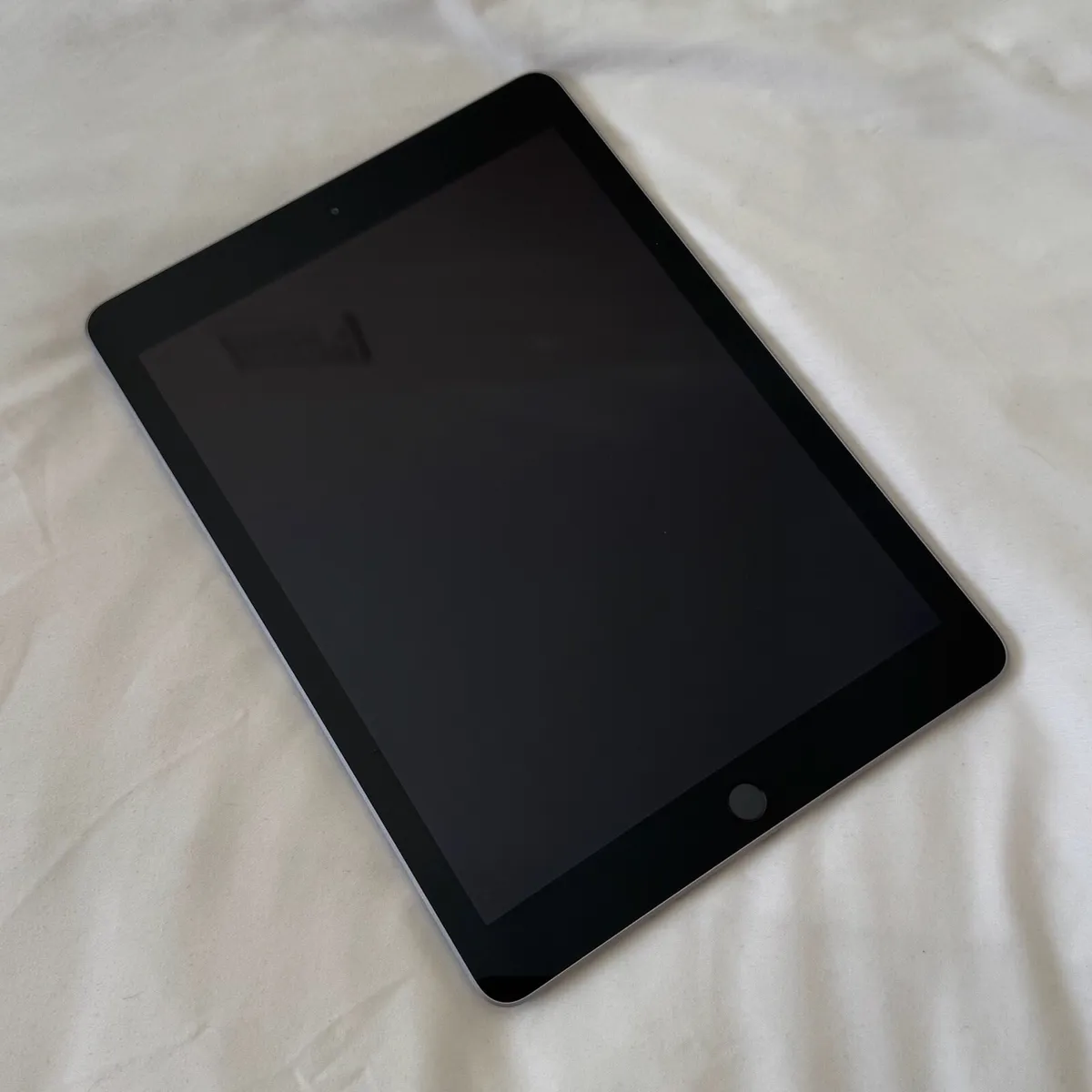 iPad 6th gen 32gb 5 years warranty - Image 2