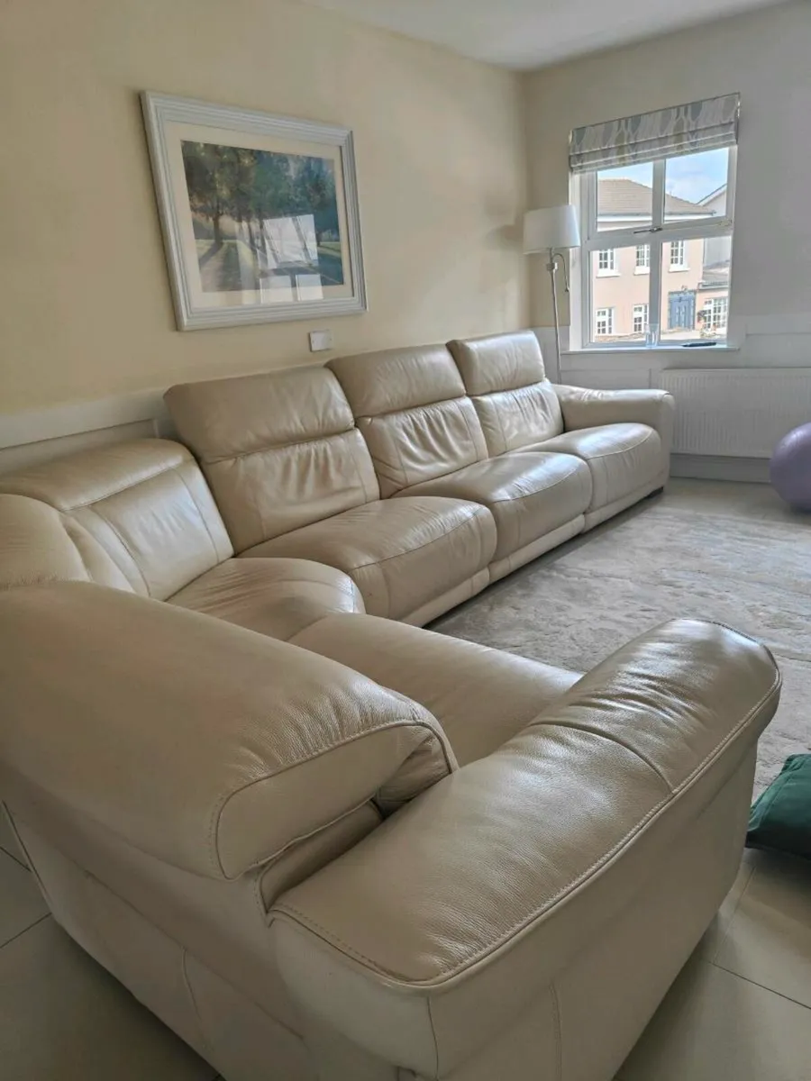 Leather couch - Image 1