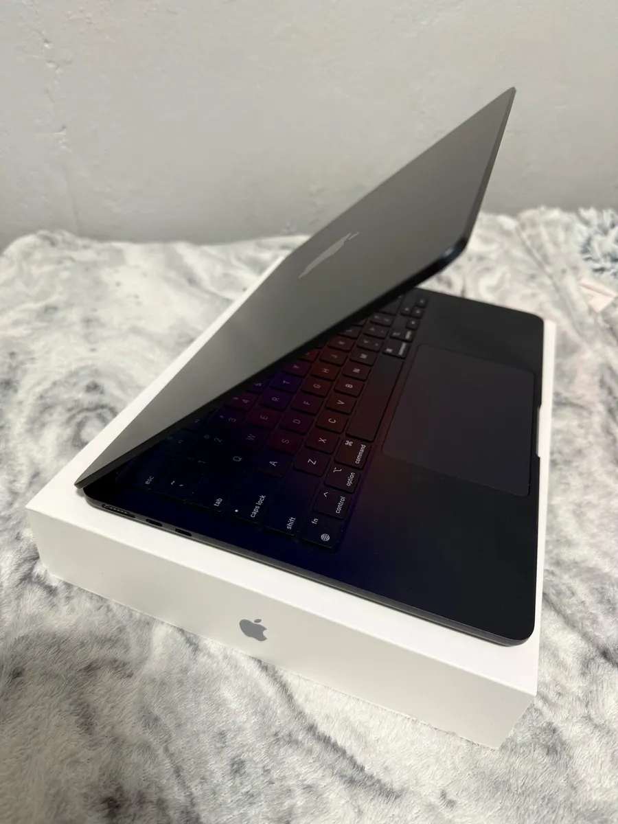 MacBook Air (M2, 2022) - Midnight - 256GB - Image 3