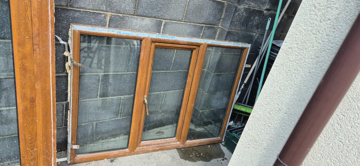 Door and window - Image 2
