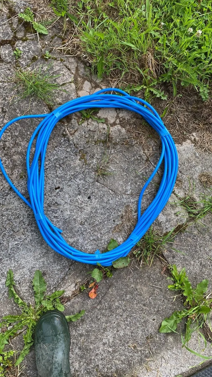 Cables and spliter - Image 2