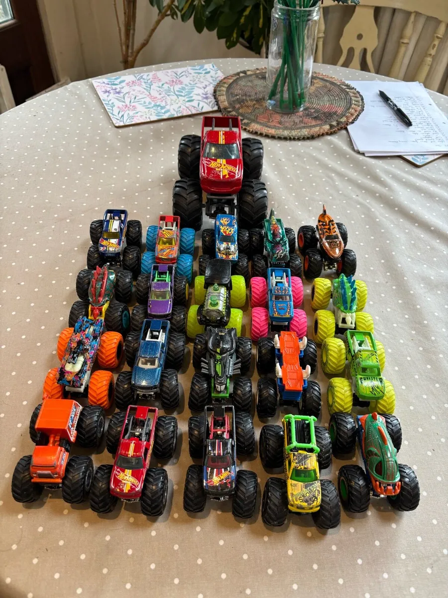 Hot Wheels Monster Trucks - Image 1