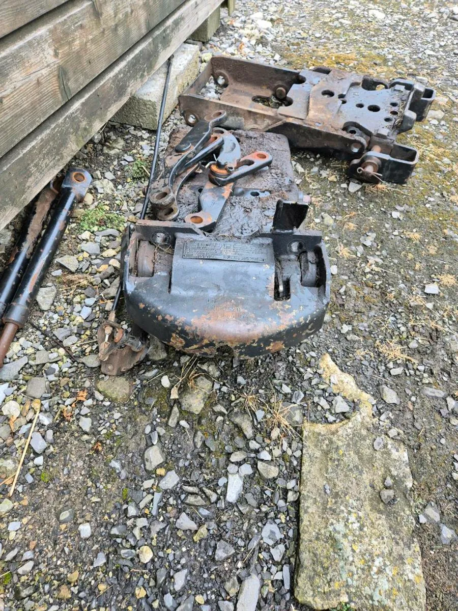 New holland ts hitch - Image 1
