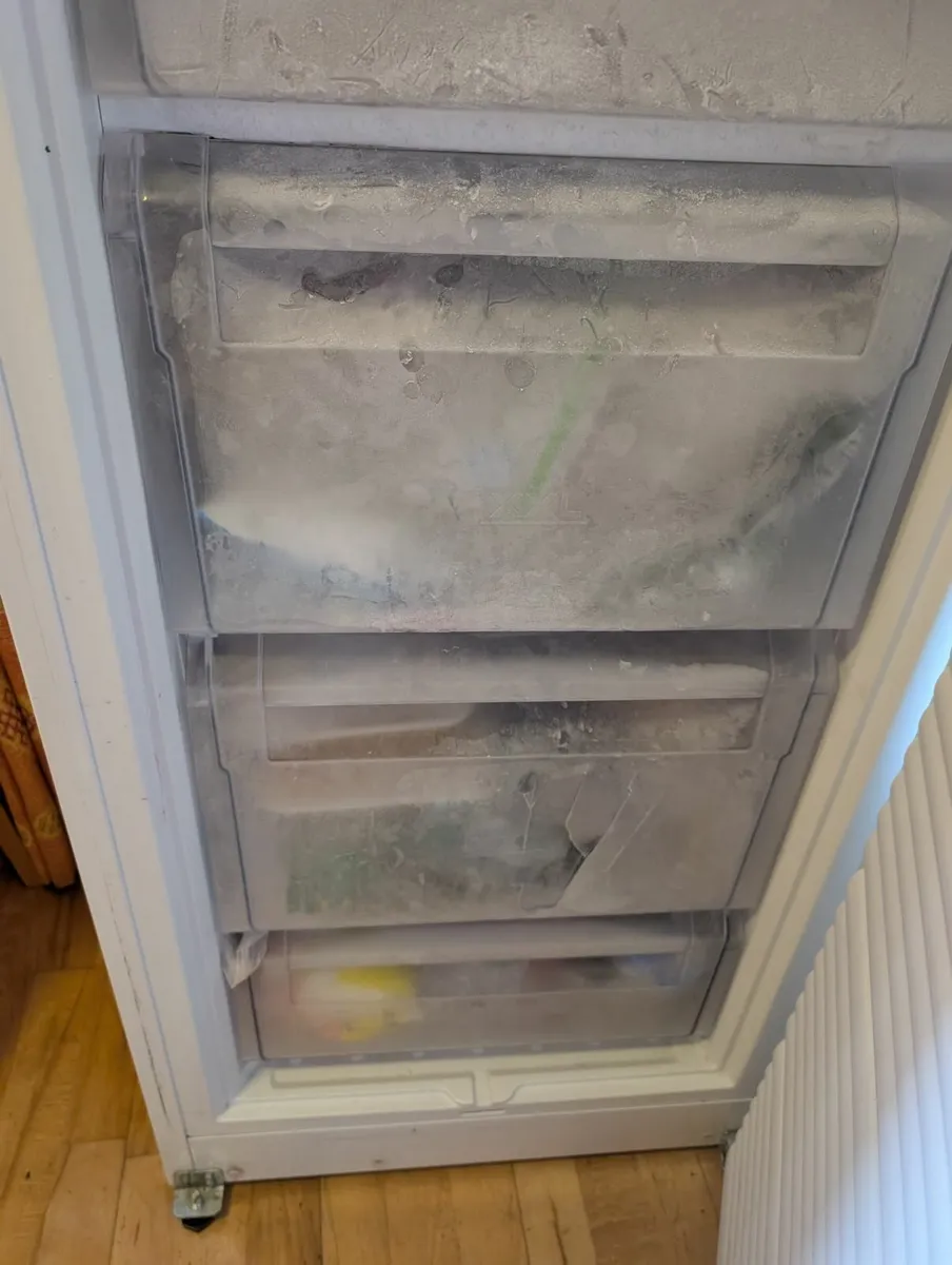 Full height fridge freezer - Image 3