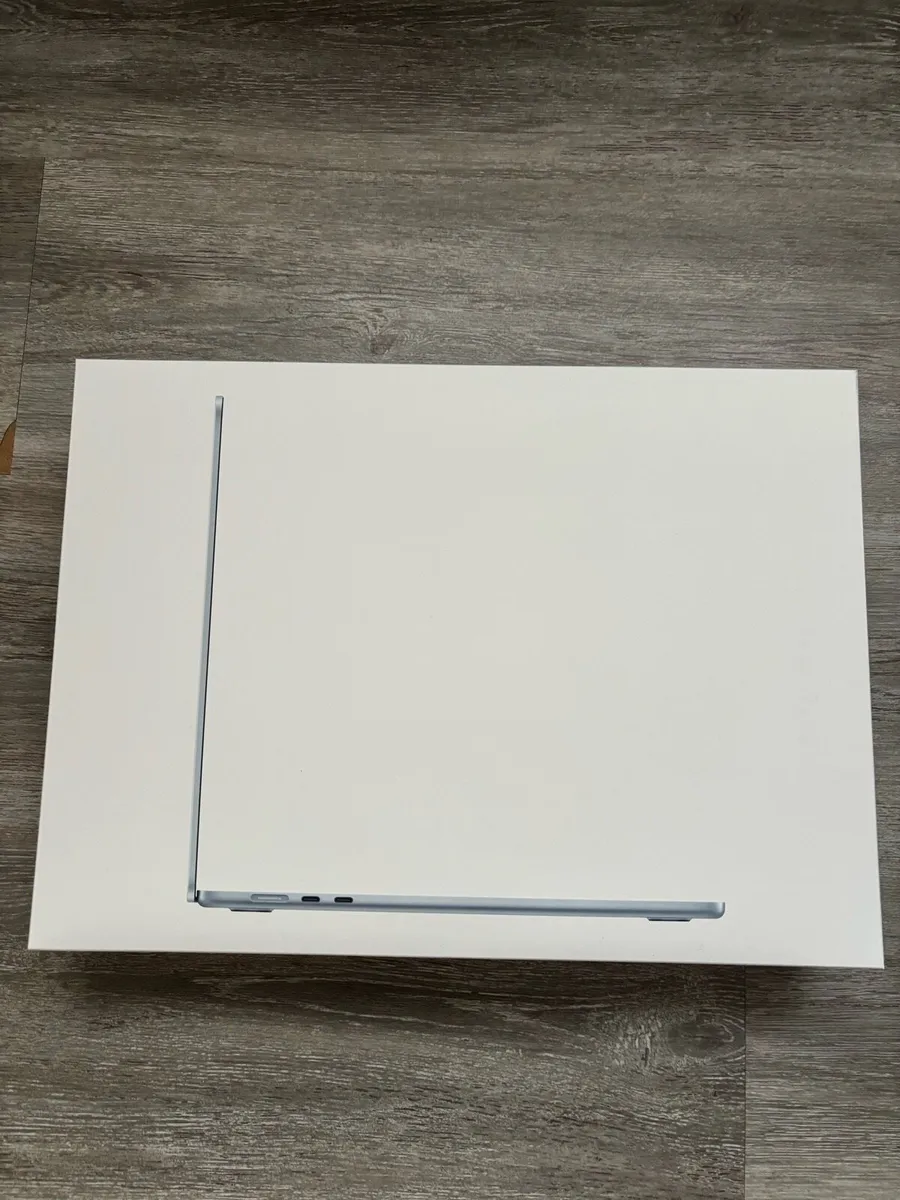 MacBook Air M4 15” 16GB 256SSD - Image 1