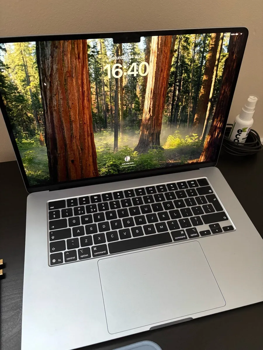 MacBook Air M4 15” 16GB 256SSD - Image 3