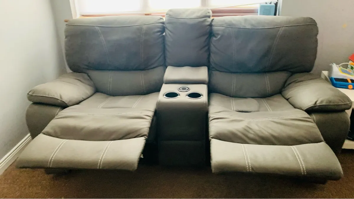 Sofa recliner 2seats +drinks - Image 1