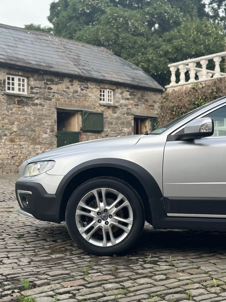 Volvo Xc70 (4x4 AWD) - Image 3