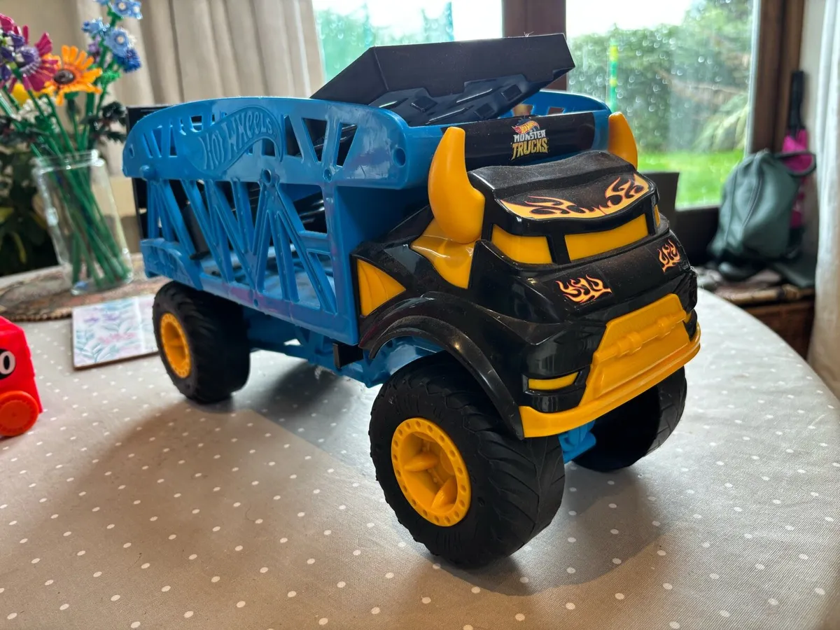 Hot Wheels car & Monster Truck Transporters - Image 2