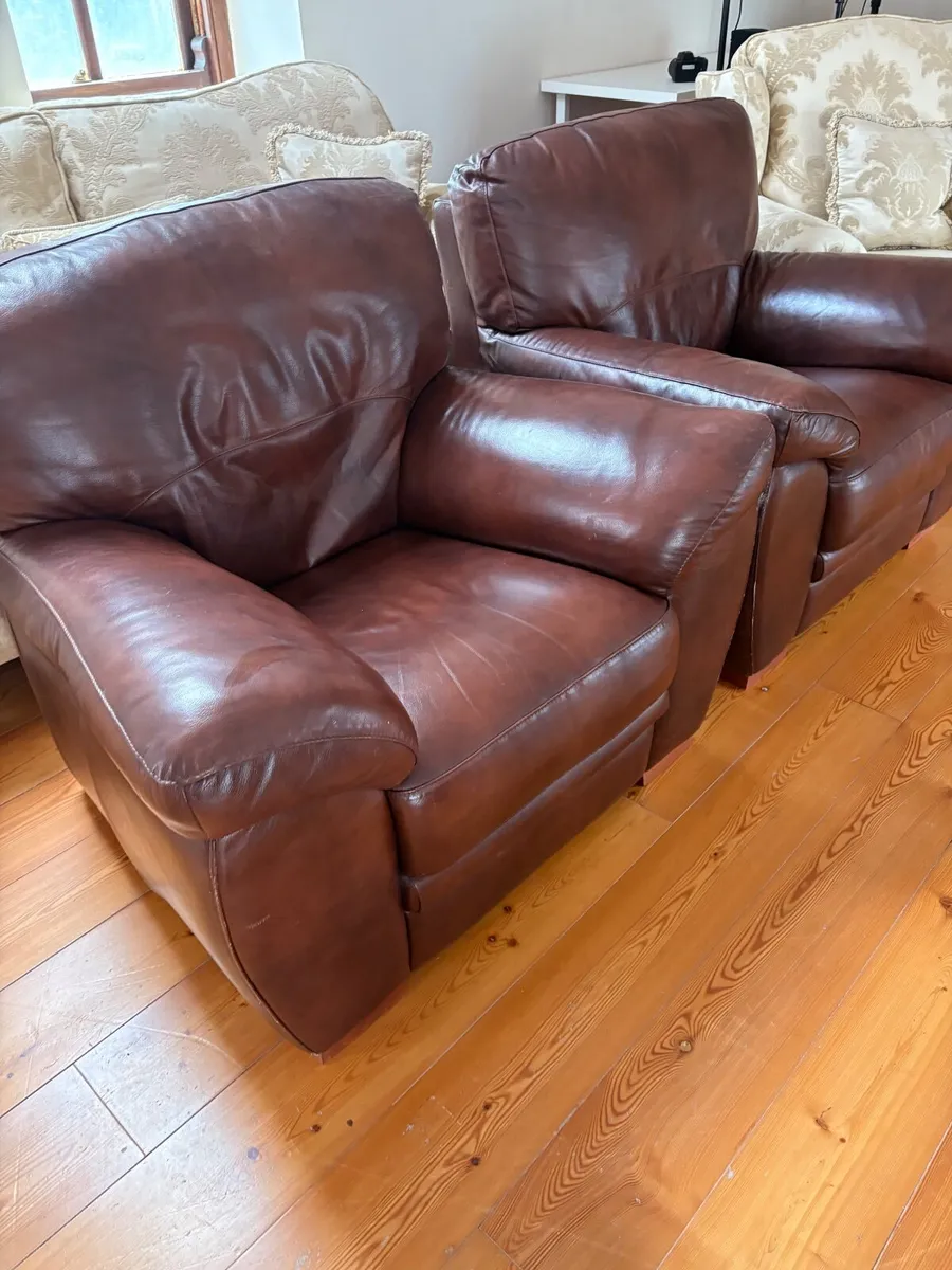 Pair of leather armchairs - Image 2