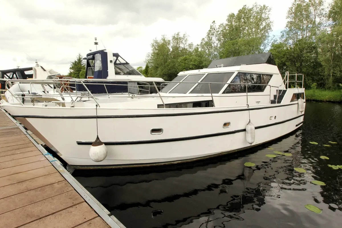 Cruiser boat - Image 1