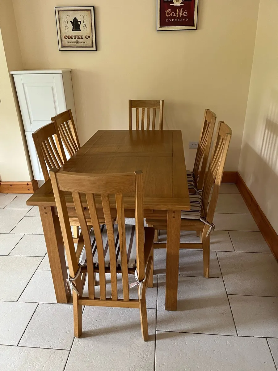Kitchen dining table & 6 chairs - solid oak - Image 2
