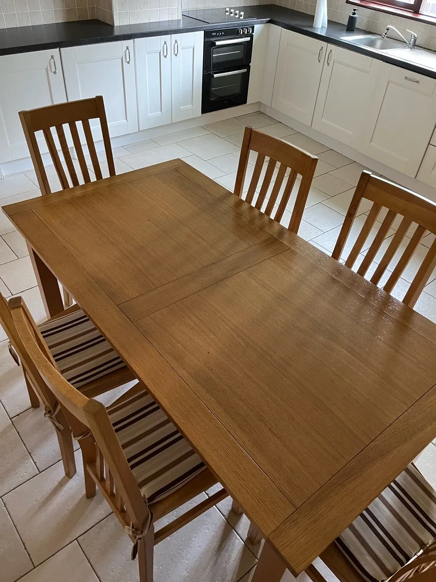 Kitchen dining table & 6 chairs - solid oak - Image 3