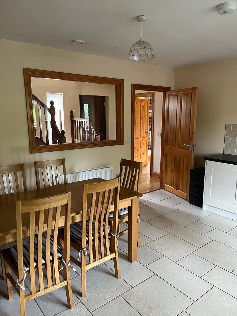 Kitchen dining table & 6 chairs - solid oak - Image 4