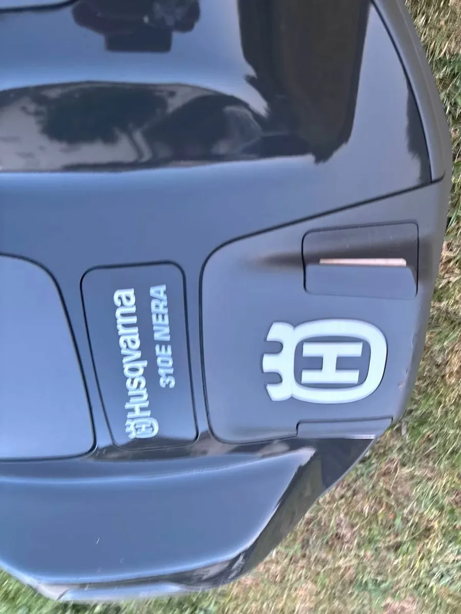 Husqvarna 310E NERA Robotic Lawnmower Like New - Image 4