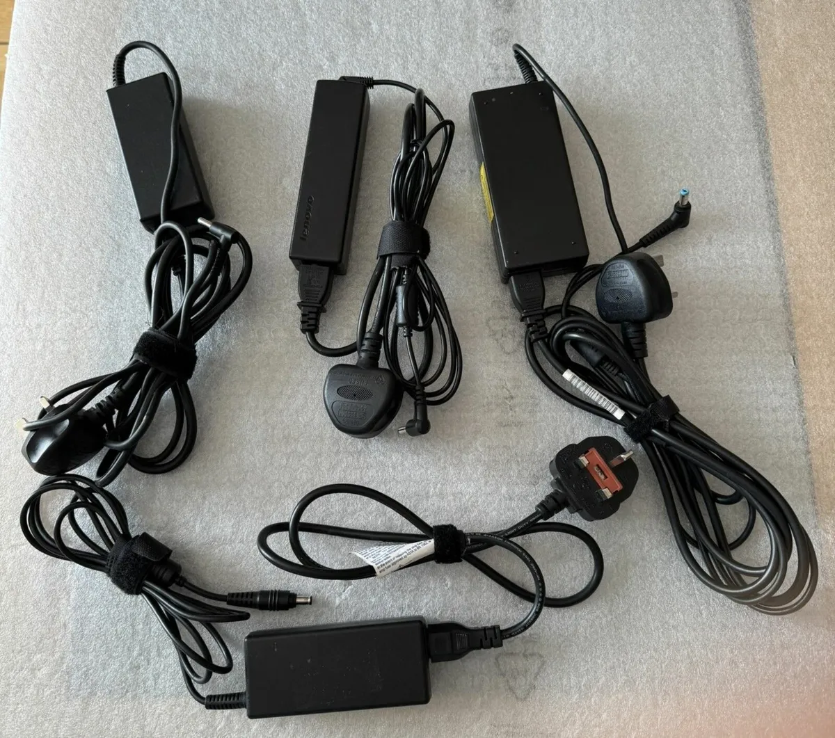 4 x laptops chargers / adapters - Image 3
