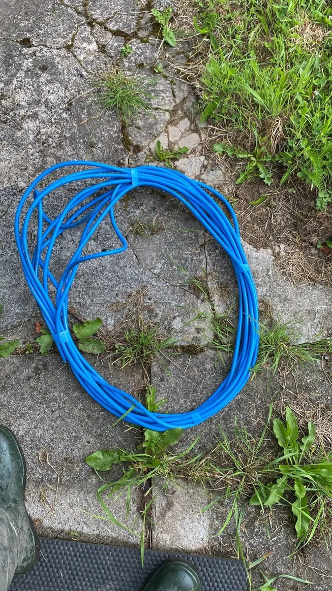 Cables and spliter - Image 3