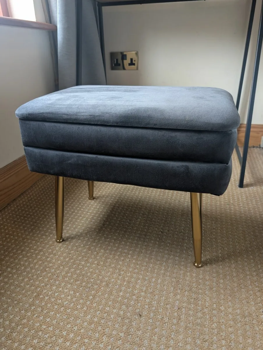 Suede stool with metallic legs and storage inside - Image 4