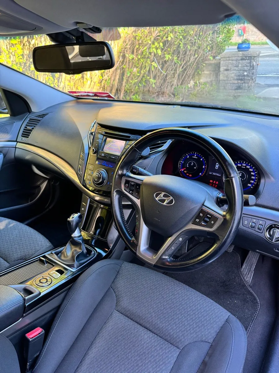 Hyundai i40 1.7 EXECUTIVE - Image 4