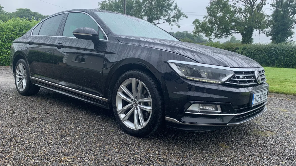 R-Line Volkswagen Passat 2.0 TDI - Image 1