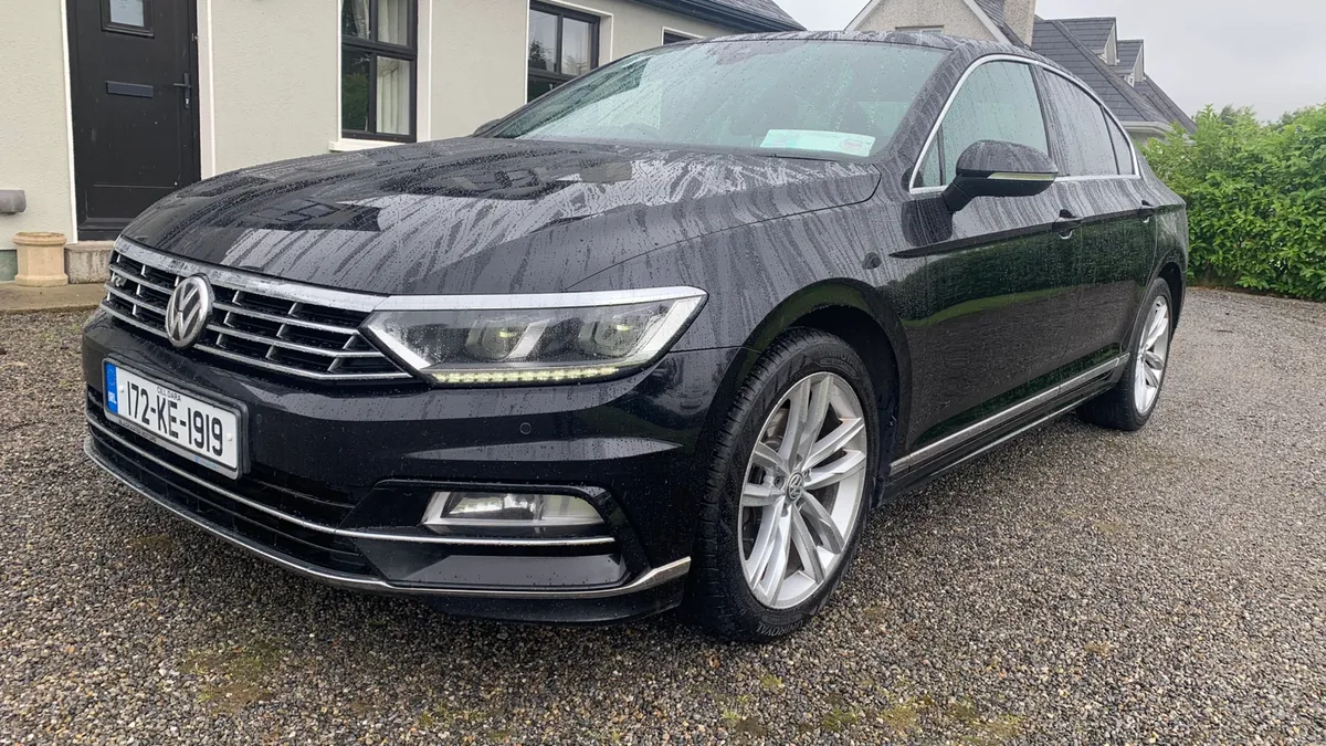 R-Line Volkswagen Passat 2.0 TDI - Image 2