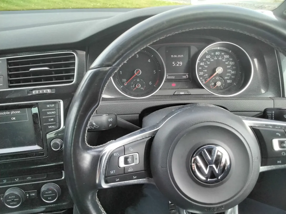 Volkswagen Golf 2015 - Image 2
