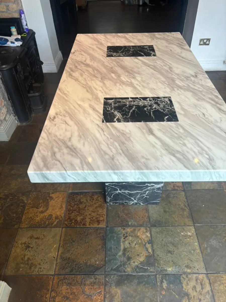 Kitchen table - Image 1