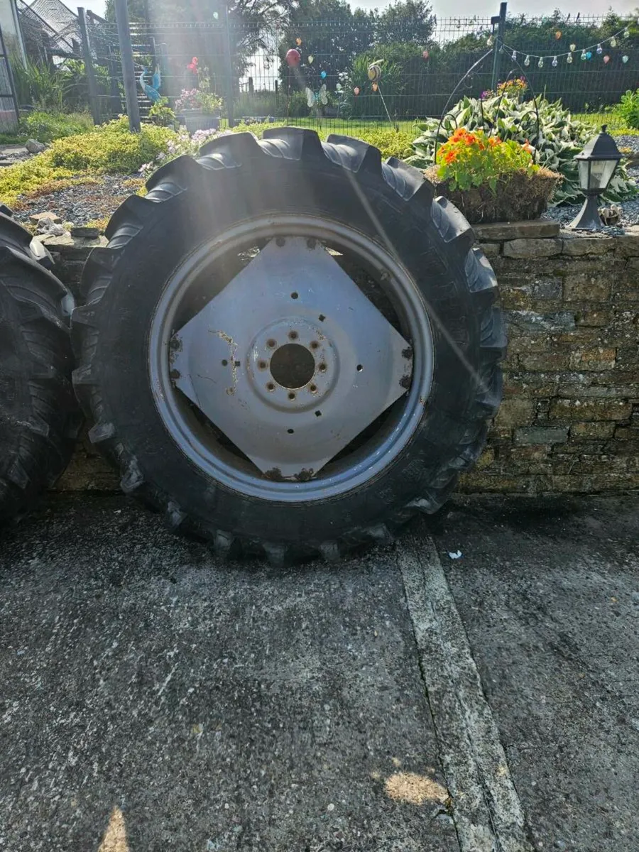 13.6 r36 & 10.00 16 wheels and tyres - Image 3
