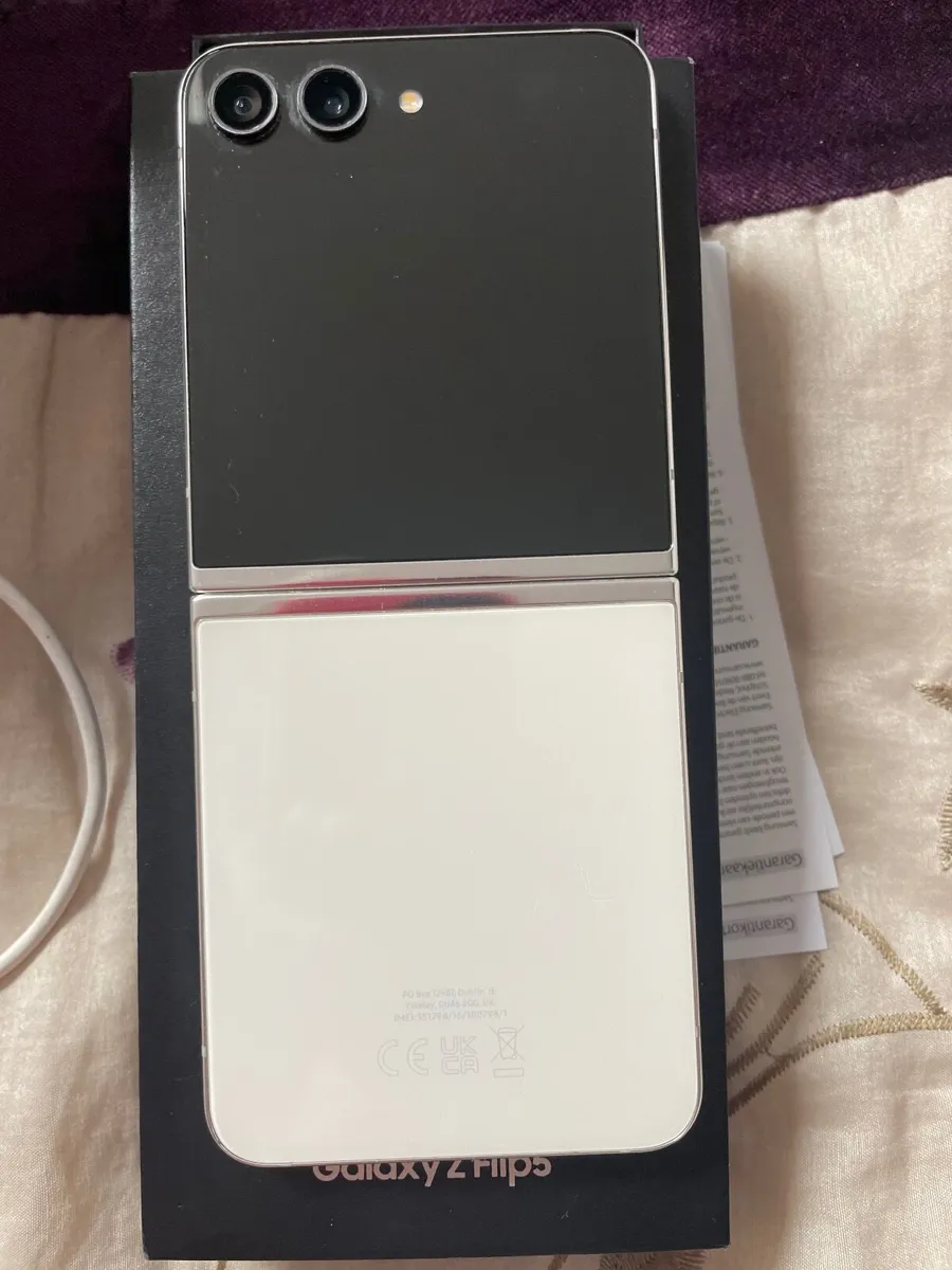 Samsung galaxy z flip 5 - Image 1