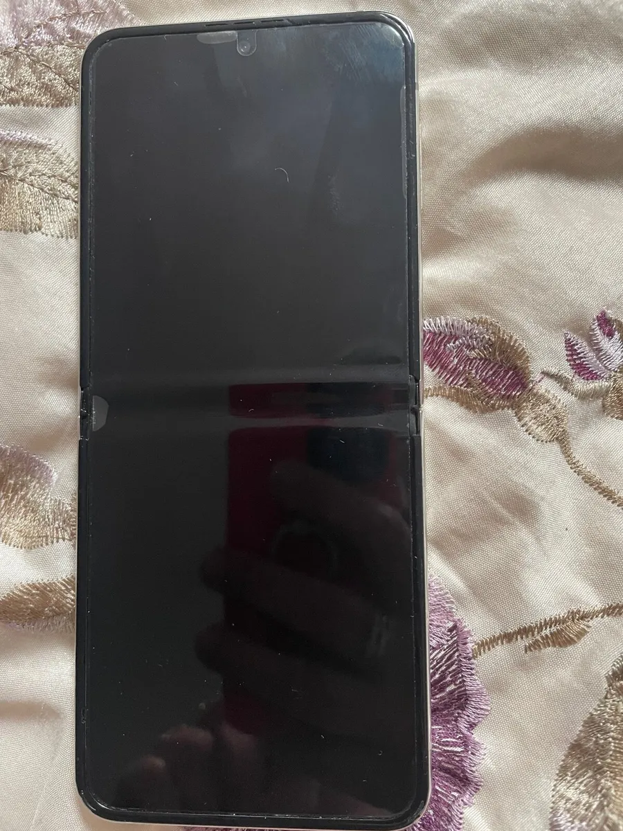 Samsung galaxy z flip 5 - Image 3