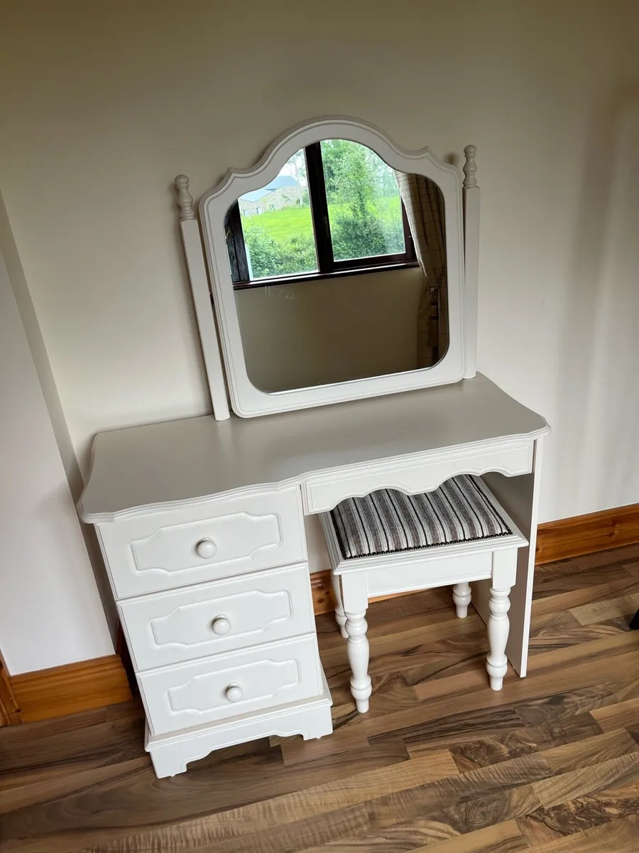 Cream dressing table with matching stool - Image 2