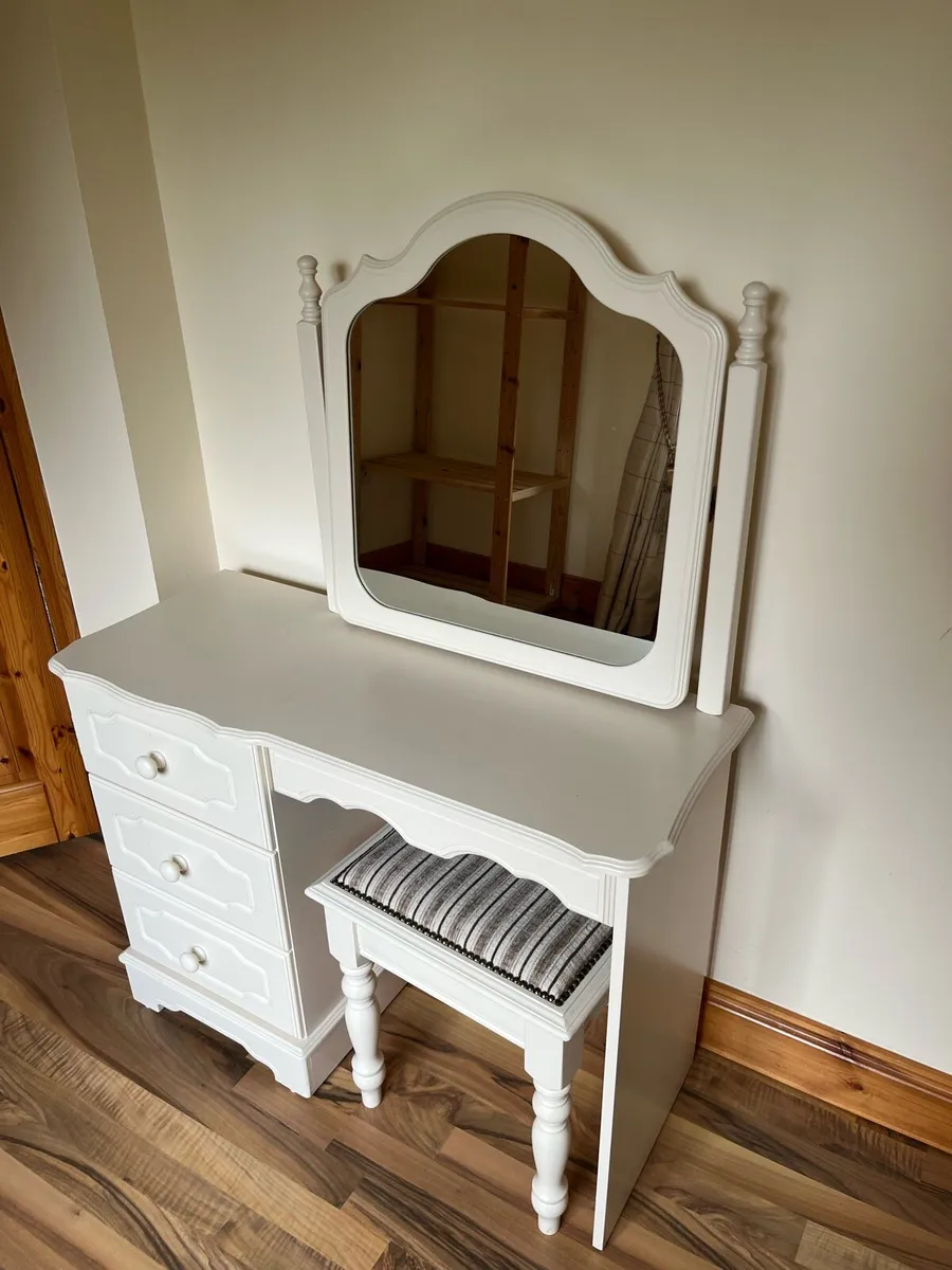 Cream dressing table with matching stool - Image 3