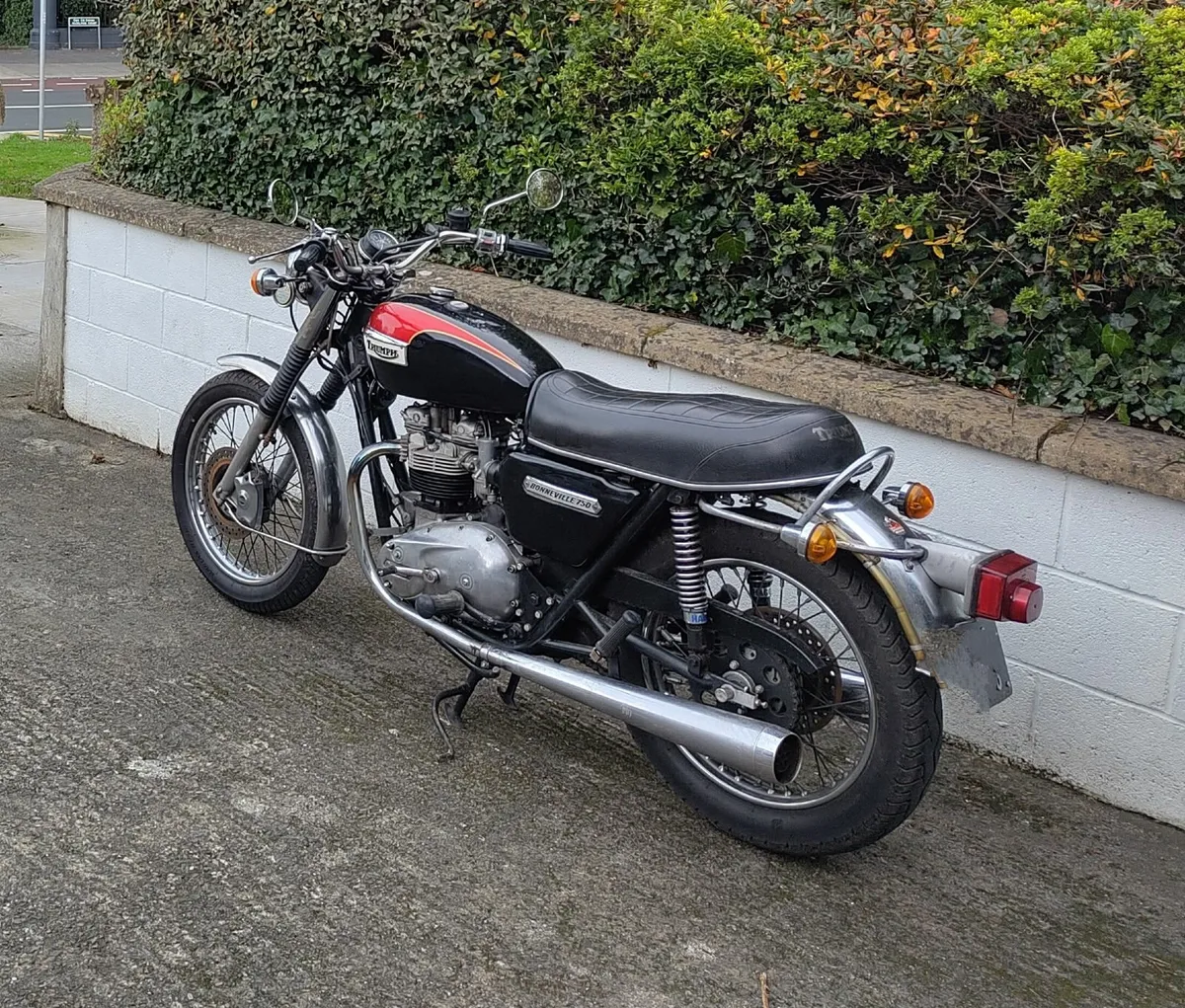 Triumph Bonneville t140 - Image 3