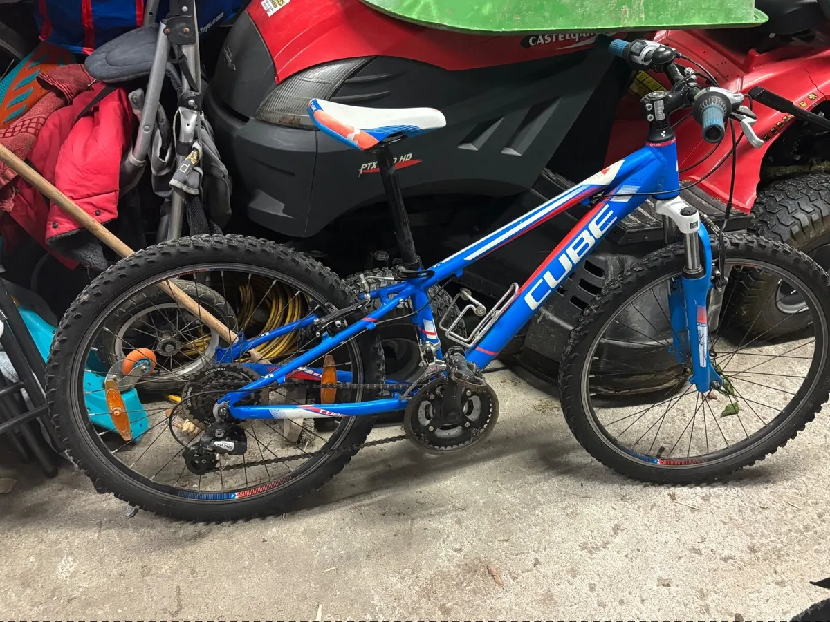 Cube kids 240 bike blue and white - Image 1