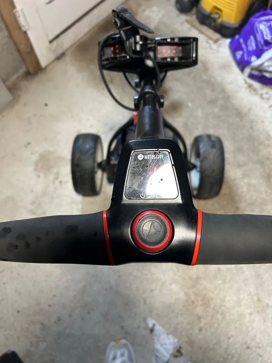 Golf trolley - Image 1