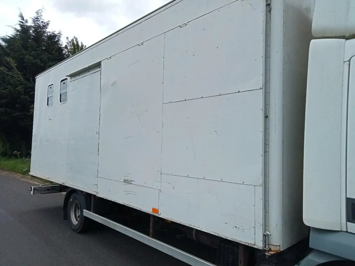 Daf LF 45 box body horsebox truck - Image 4