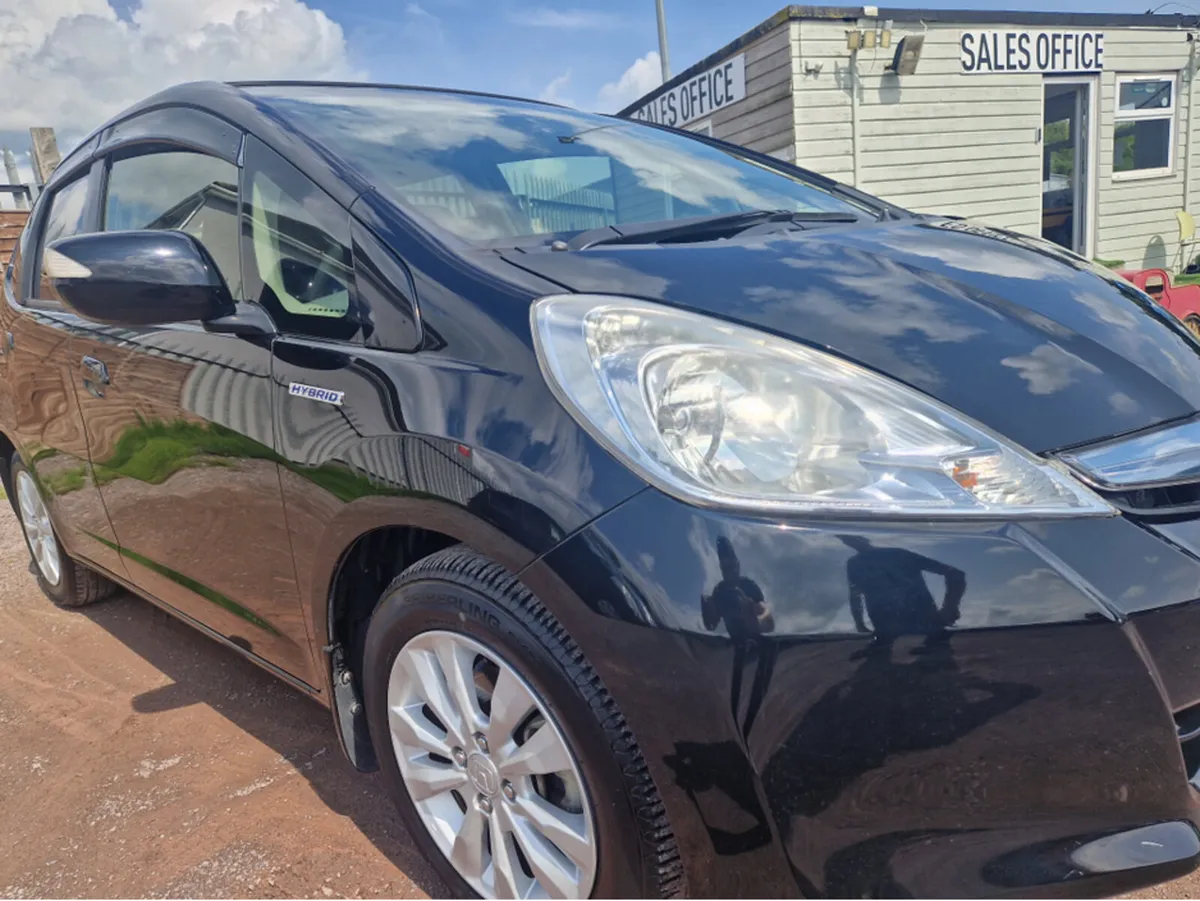 Honda Fit 1.3 PETROL  HYBRID - Image 2