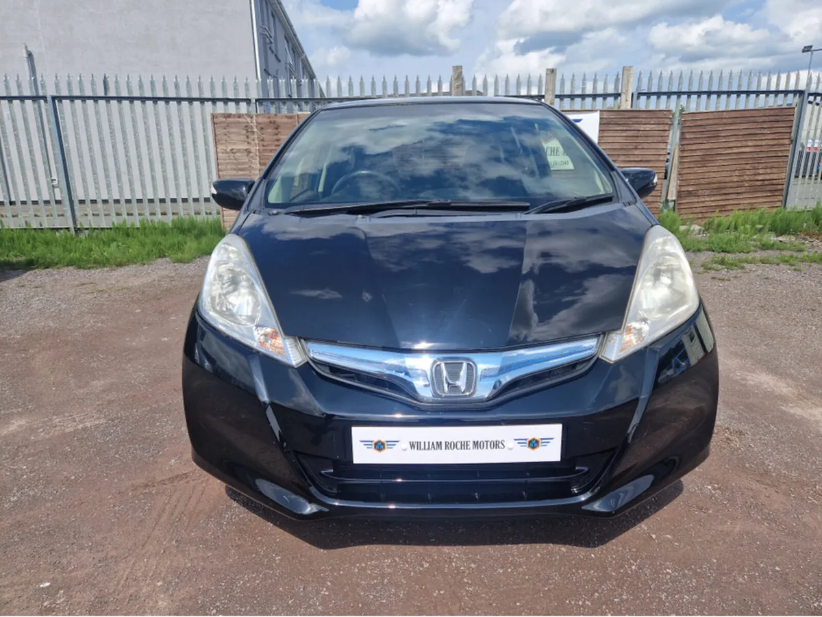 Honda Fit 1.3 PETROL  HYBRID - Image 3