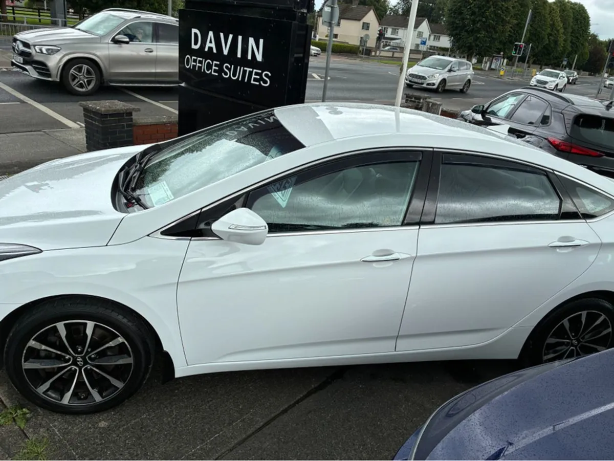 Hyundai i40 Executive 4DR - Image 2