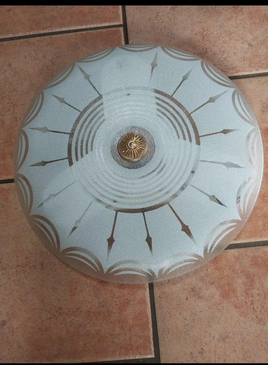 Round fluorescent light fitting - Image 1